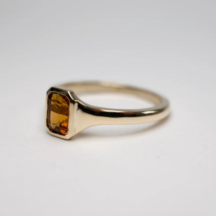 AMIRA - ANILLO DE ESMERALDA O CITRINO ORO 14K