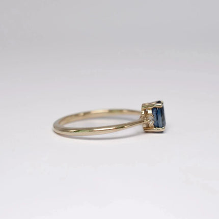 LUCÍA - Anillo de Zafiro y Diamantes Oro 14K