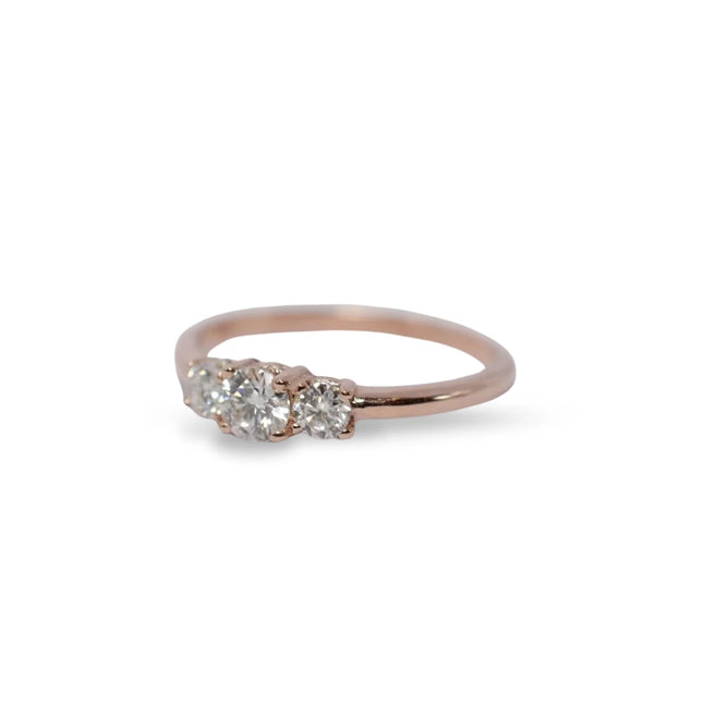 PRISCILA - Anillo tres piedras Moissanitas Oro 14K