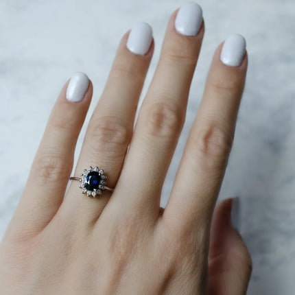 DIANA - Anillo de Zafiro con halo de Diamantes Oro 14K