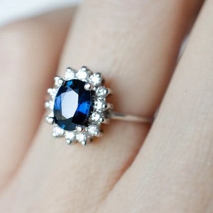 DIANA - Anillo de Zafiro con halo de Diamantes Oro 14K